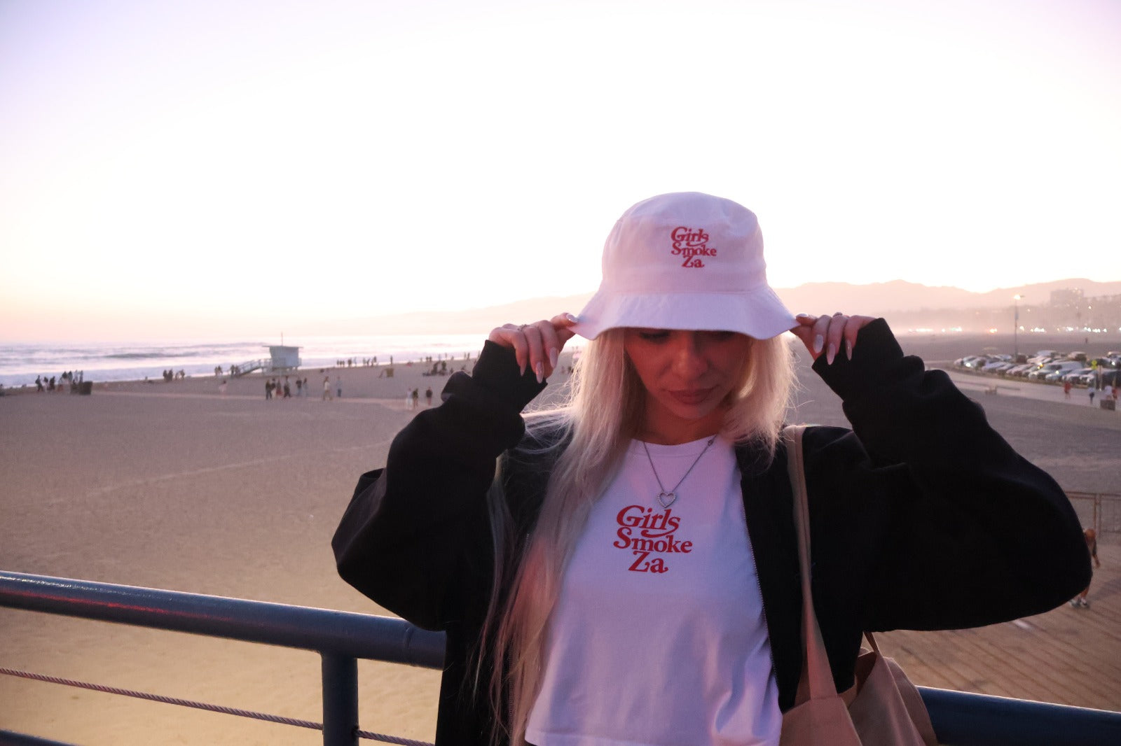 Girls Smoke Za Bucket Hat (white)