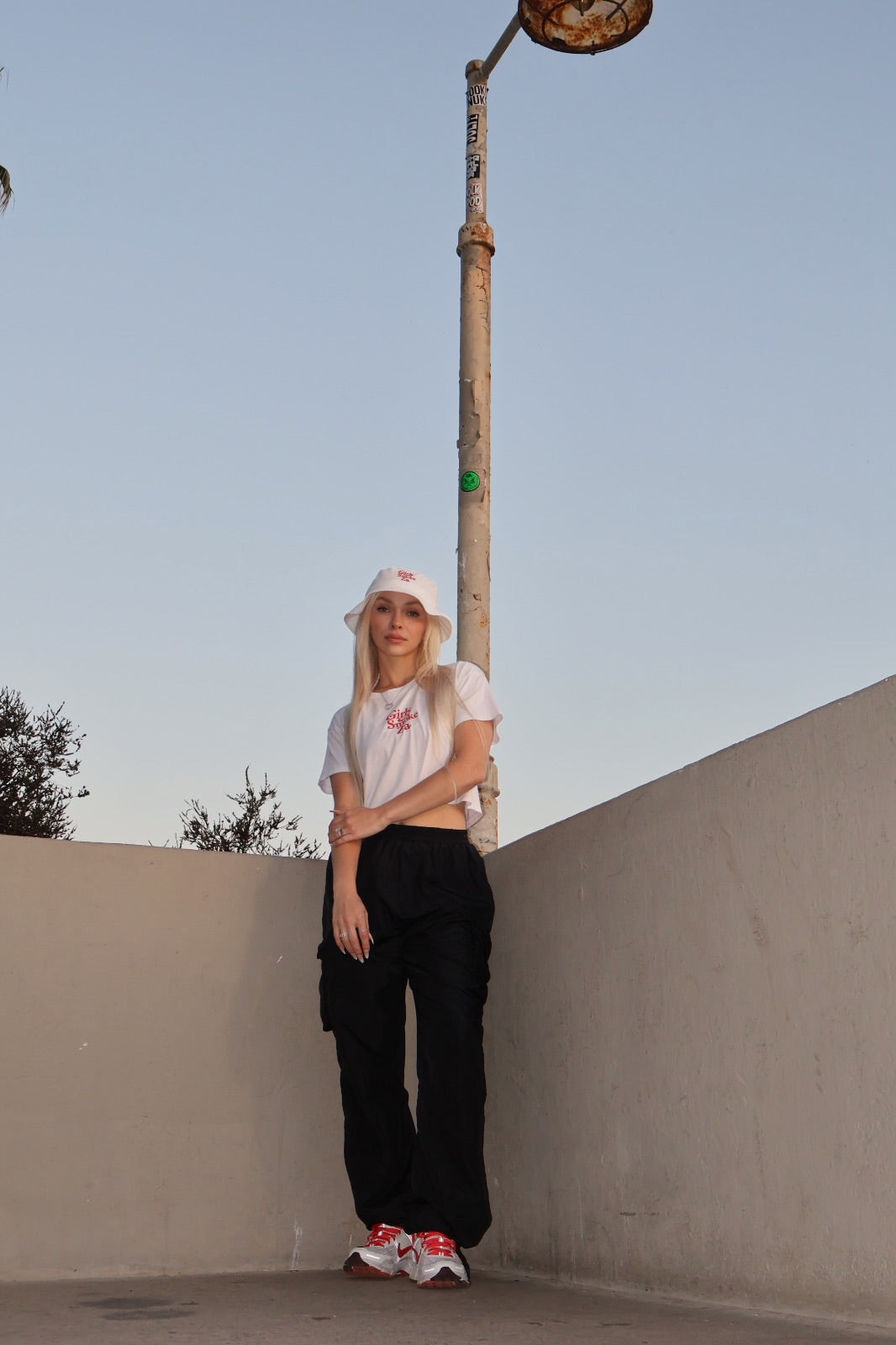 Girls Smoke Za Crop Top (white)