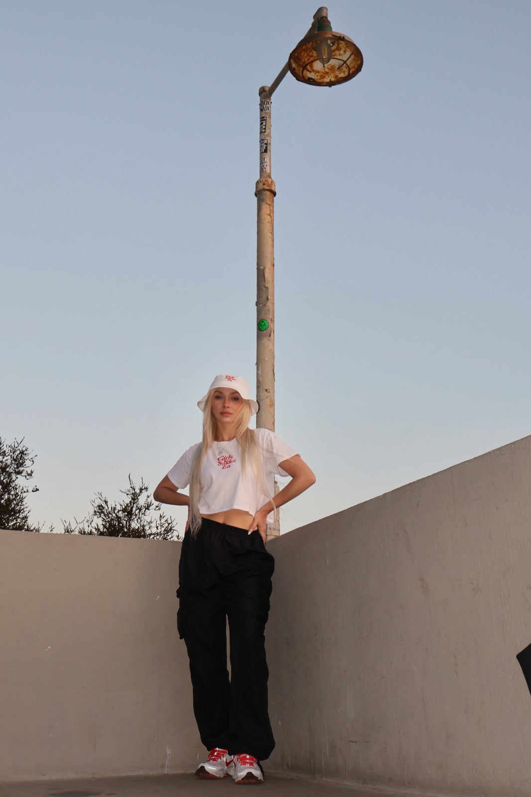 Girls Smoke Za Crop Top (white)